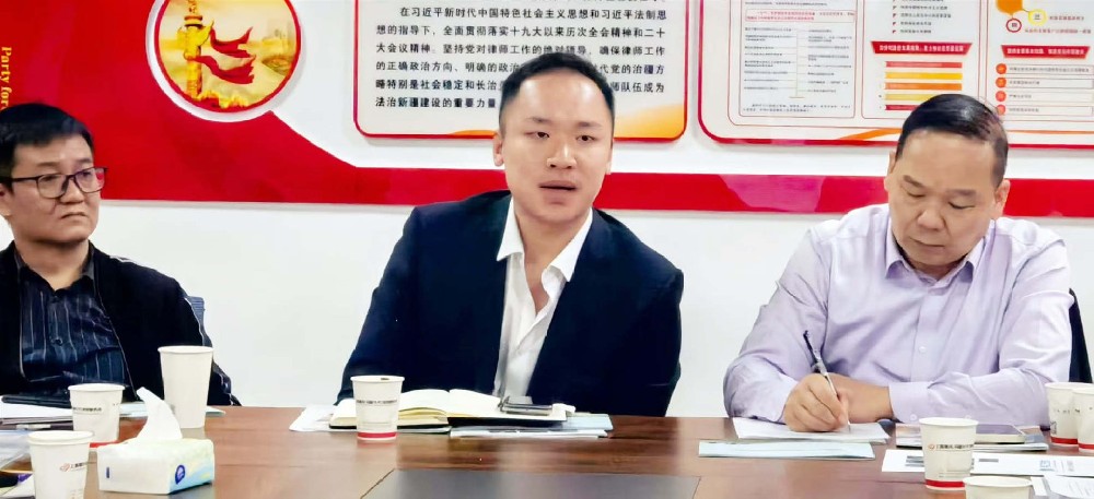 伟仁新能源CEO余宇与乌兹别克斯坦谢尔河州州长、古丽斯坦市长就光伏及能源投**入交流